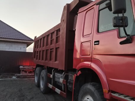 2011 Sinotruk Howo A5, красный, 1850000 рублей, вид 2