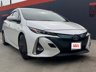 2018 Toyota Prius PHV ZVW52 IV (XW50), белый, 2200000 рублей, вид 2