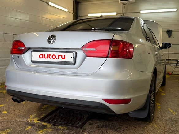 2013 Volkswagen Jetta VI, серебристый, 880000 рублей - вид 13