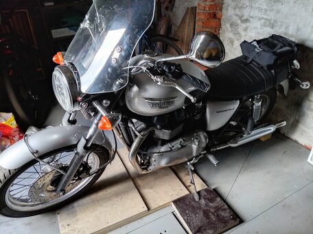 2010 Triumph Bonneville T100, серебристый, 500000 рублей, вид 4