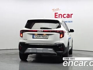 2022 Kia Seltos I Рестайлинг, белый, 2345000 рублей, вид 4