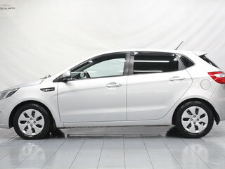 2013 Kia Rio 5-speed III, серебристый, 619000 рублей, вид 2