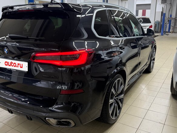 2019 BMW X5 M50d IV (G05/G18), чёрный, 6950000 рублей - вид 2