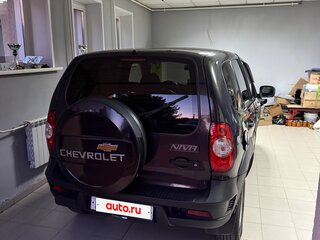 2013 Chevrolet Niva I Рестайлинг, коричневый, 600000 рублей, вид 3