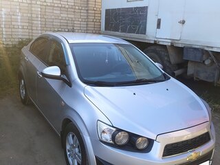 2013 Chevrolet Aveo II, серебристый, 750000 рублей, вид 2