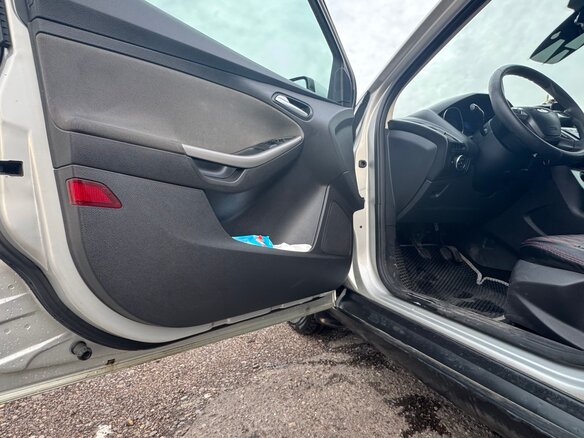 2011 Ford Focus III, серебристый, 600000 рублей - вид 17