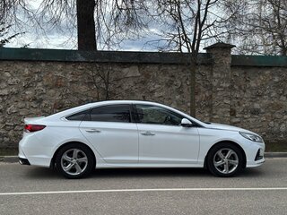 2019 Hyundai Sonata VII (LF) Рестайлинг, белый, 1690000 рублей, вид 4