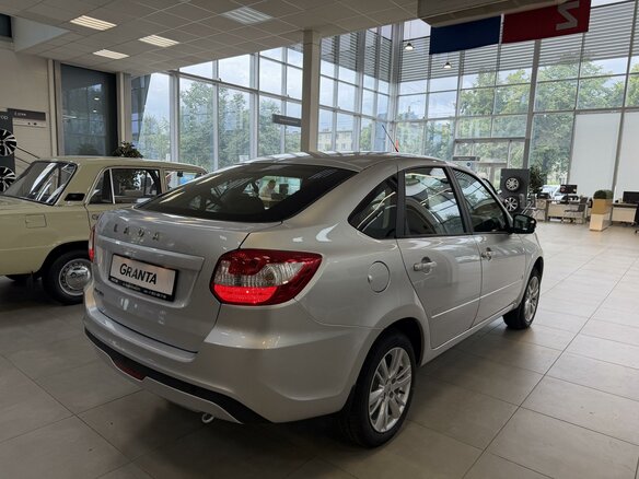 2026 Lada (ВАЗ) Granta I Рестайлинг, серебристый - вид 14