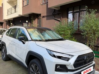 2025 Toyota RAV4 V (XA50), белый, 3900000 рублей, вид 2
