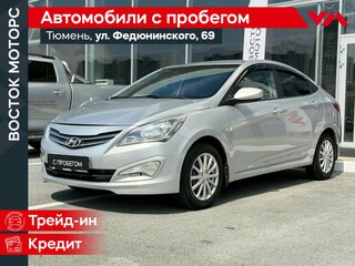 2014 Hyundai Solaris I Рестайлинг, серебристый, 900000 рублей, вид 1