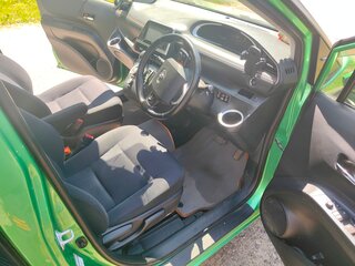 2016 Toyota Sienta II, зелёный, 1550000 рублей, вид 5