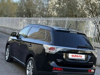 2013 Mitsubishi Outlander III, чёрный, 2000000 рублей, вид 2