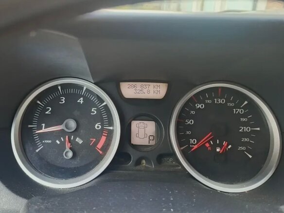 2007 Renault Megane II Рестайлинг, красный, 300000 рублей - вид 5