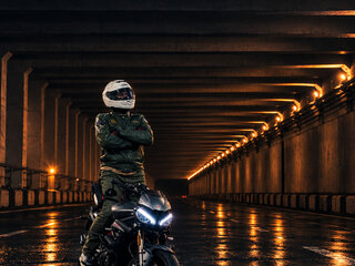 2022 Triumph Street Triple, серебристый, 990000 рублей, вид 4