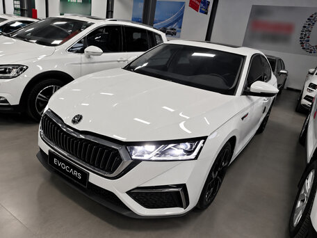 2023 Skoda Octavia IV (A8), белый, 2090000 рублей, вид 4