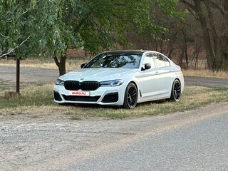 2017 BMW 5 серии 520d VII (G30/G31/G38), белый, 2650000 рублей, вид 1