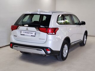 2019 Mitsubishi Outlander III Рестайлинг 3, белый, 2060000 рублей, вид 5