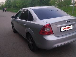 2010 Ford Focus II Рестайлинг, серебристый, 630000 рублей, вид 3