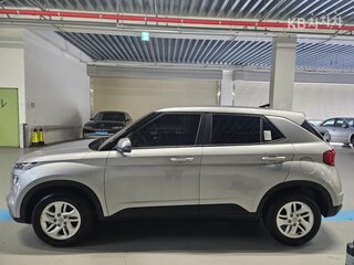2023 Hyundai Venue I, серебристый, 1537000 рублей, вид 3