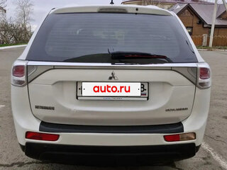 2013 Mitsubishi Outlander III, белый, 1100000 рублей, вид 3