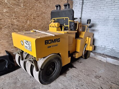 2001 Bomag BW 123 AD, жёлтый, 1000000 рублей, вид 1