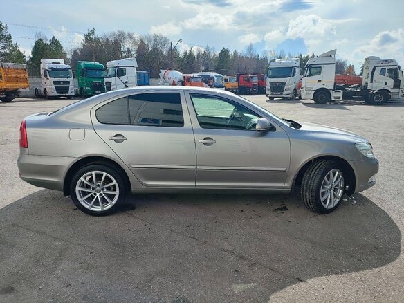 2011 Skoda Octavia II (A5) Рестайлинг, бежевый, 910000 рублей - вид 3