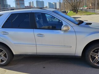 2007 Mercedes-Benz M-Класс 320 II (W164), серебристый, 850000 рублей, вид 4