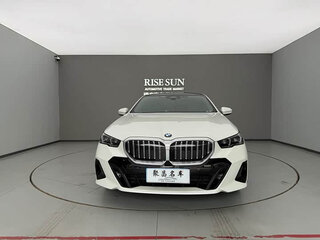 2024 BMW 5 серии 525i VIII (G60/G61/G68), белый, 5502454 рублей, вид 2