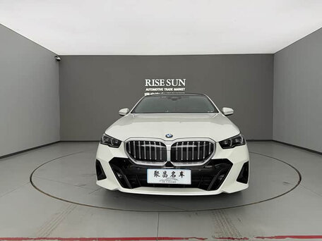 2024 BMW 5 серии 525i VIII (G60/G61/G68), белый, 5502454 рублей, вид 2