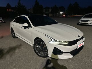 2020 Kia K5 III, белый, 2350000 рублей, вид 1