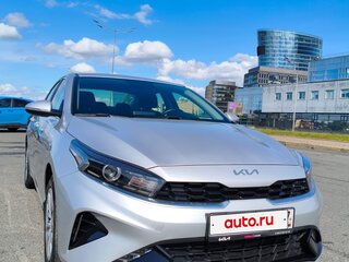 2022 Kia Cerato IV Рестайлинг, серебристый, 2600000 рублей, вид 2