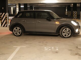 2018 Mini Hatch Cooper III (F55/F56), серый, 1700000 рублей, вид 5