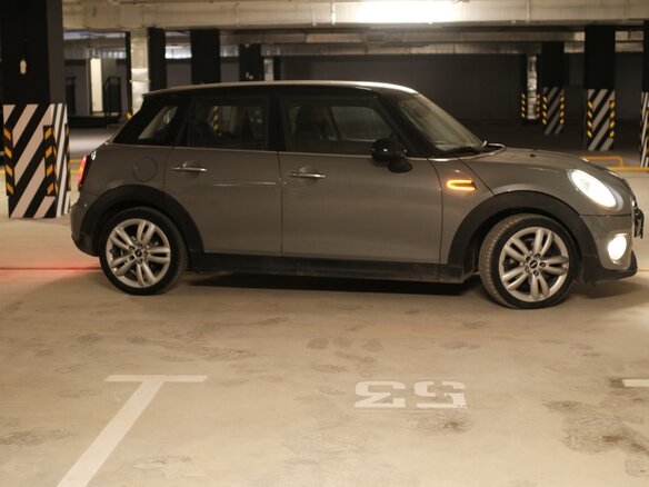 2018 Mini Hatch Cooper III (F55/F56), серый, 1700000 рублей - вид 4