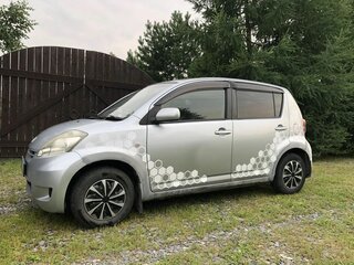 2009 Toyota Passo I (C10), серебристый, 330000 рублей, вид 3