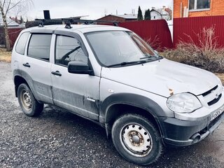 2013 Chevrolet Niva I Рестайлинг, серебристый, 350000 рублей, вид 3