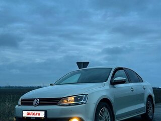 2011 Volkswagen Jetta VI, серебристый, 2100000 рублей, вид 1