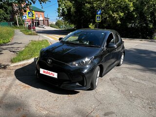 2022 Toyota Yaris IV, чёрный, 850000 рублей, вид 1