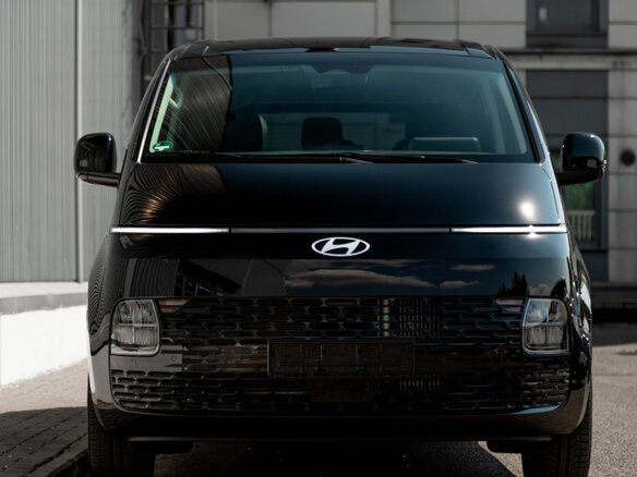 2025 Hyundai Staria I, чёрный - вид 1