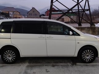 2004 Toyota ISis I, белый, 1050000 рублей, вид 4
