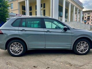 2017 Volkswagen Tiguan II, серый, 2100000 рублей, вид 4