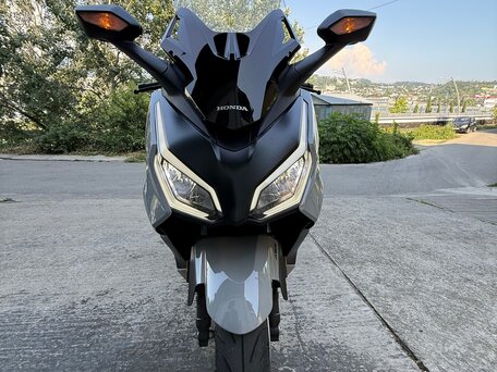 2023 Honda Forza, серый, 650000 рублей, вид 4