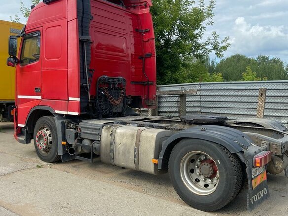 2008 Volvo FH, красный, 2000000 рублей - вид 8