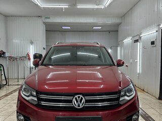 2012 Volkswagen Tiguan I Рестайлинг, красный, 1800000 рублей, вид 1