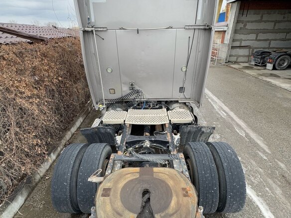 2009 Kenworth T2000, серый, 2500000 рублей - вид 3