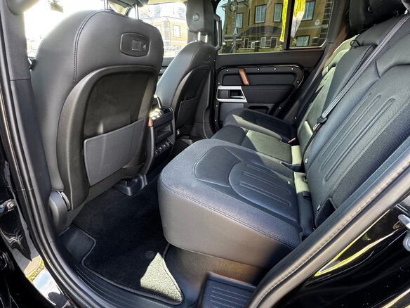 2020 Land Rover Defender 110 II, чёрный, 8350000 рублей - вид 33