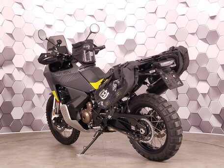 2022 Husqvarna Norden 901, чёрный, 1297000 рублей, вид 4