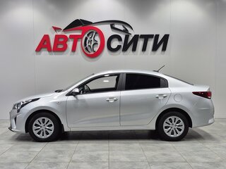 2021 Kia Rio IV Рестайлинг, серебристый, 1875000 рублей, вид 4
