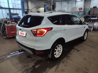 2017 Ford Kuga II Рестайлинг, белый, 1450000 рублей, вид 4