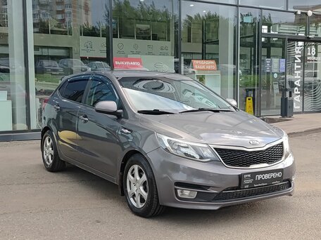 2017 Kia Rio III Рестайлинг, серый, 852000 рублей, вид 3