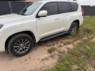 2017 Toyota Land Cruiser Prado 150 Series Рестайлинг 2, белый, 4695000 рублей, вид 3